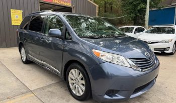2015 Toyota sienna LE Minivan 4D full