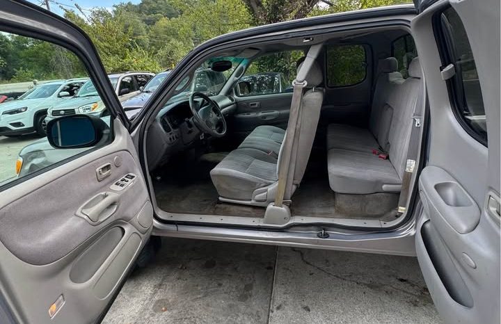 2000 Toyota tundra SR5 Pickup 4D 5 1/2 ft full