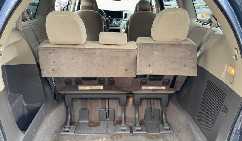 2015 Toyota sienna LE Minivan 4D full