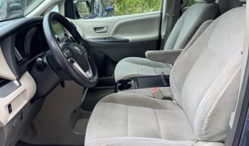 2015 Toyota sienna LE Minivan 4D full
