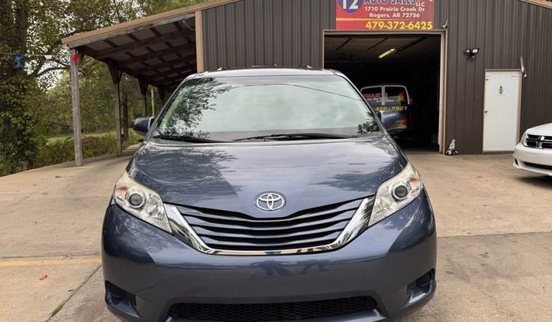 2015 Toyota sienna LE Minivan 4D full