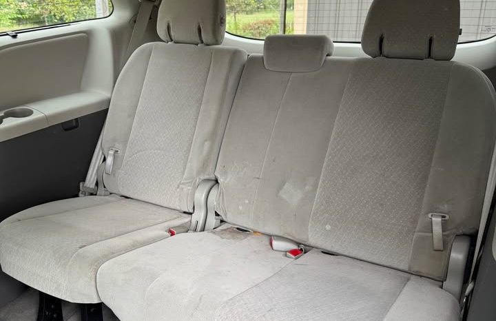 2015 Toyota sienna LE Minivan 4D full