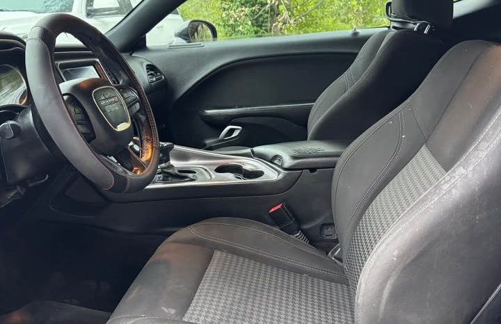 2018 Dodge challenger SXT Coupe 2D full