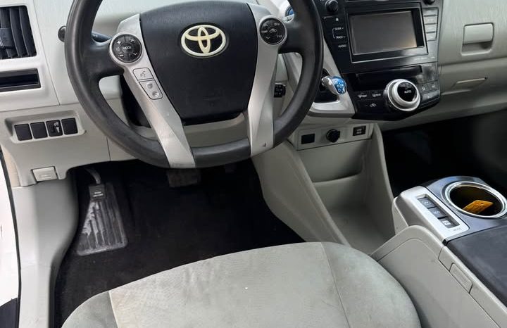 2012 Toyota prius V Hatchback 4D full