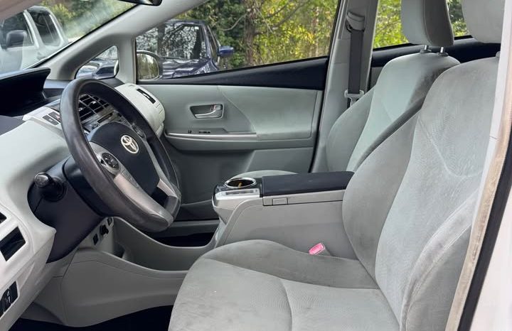 2012 Toyota prius V Hatchback 4D full
