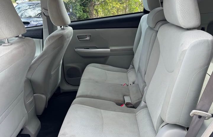 2012 Toyota prius V Hatchback 4D full